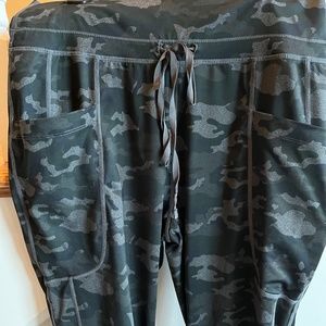 Camo Fabletics Leggings
